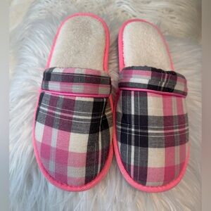 Victoria’s Secret Medium slippers 7-8 Women